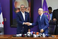 Presidente Luis Abinader durante visita a la Casa Nacional del PLD.
