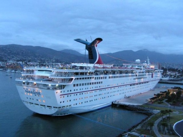 Miles de turistas arriban a Puerto Plata a bordo del crucero "Fantasy": 
