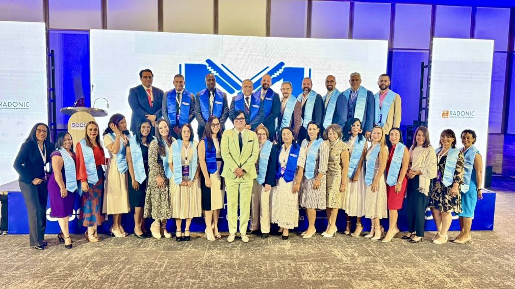 Imagen de juramentación de la Sociedad Dominicana de Oncología Médica en 2025.