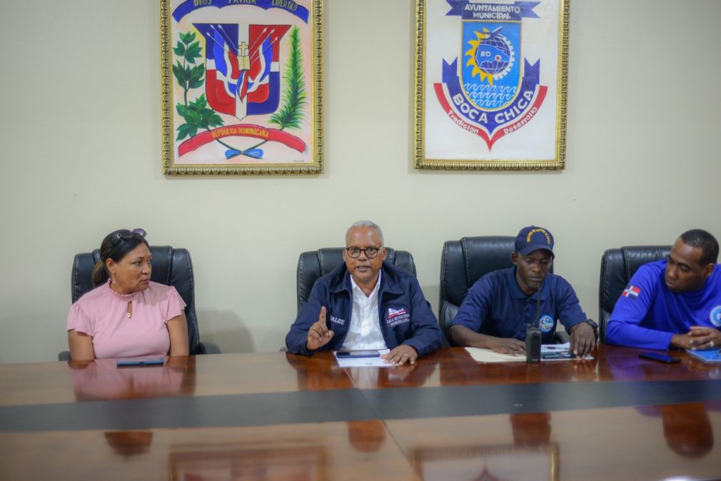 El alcalde Ramón Candelaria declaró sesión permanente y activó el comité de riesgo ante el posible paso del ciclón Beryl.