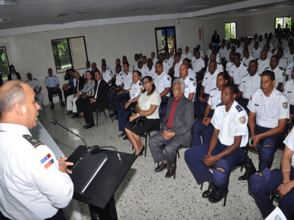 Politur gradúa 113 miembros en ¨Seguridad Turística Integral¨