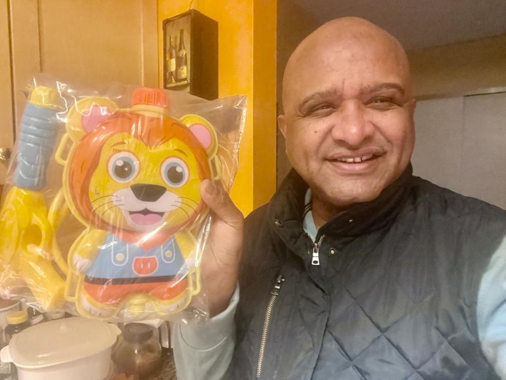 El regalo de un juguete en el Día de Reyes puede contribuir al desarrollo integral de los niños, generando alegría, fomentando habilidades y valores, y fortaleciendo la conexión con sus tradiciones culturales y familiares.