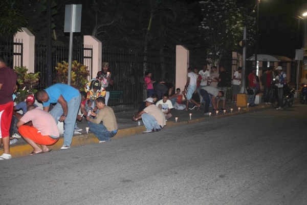 Jóvenes de La Romana vuelven a protestar contra reforma fiscal