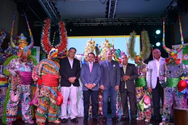 Carnaval de Santiago con alianza para conquistar jóvenes y mercado: 