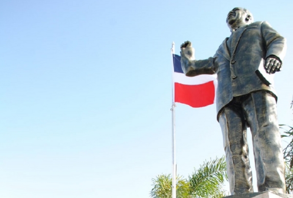 Alcaldía de Santiago inaugura plaza en honor a Peña Gómez