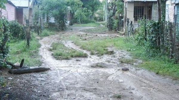 Dicen llevan 4 años por ver al síndico barrio Las Flores de Bayaguana