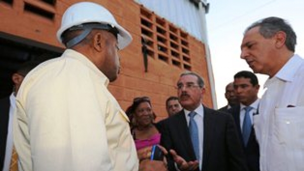 Medina a ingeniero en mercado de Azua: "Esto está lento, lo quiero para febrero"