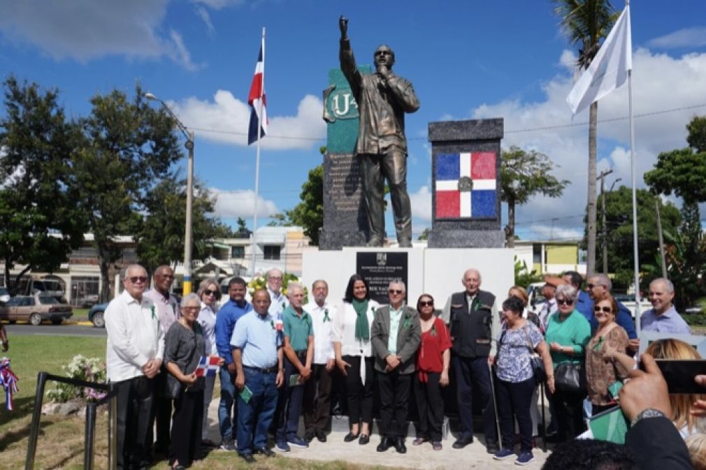 Durante el acto, el Ayuntamiento también hizo un reconocimiento póstumo a Raúl Pérez Peña (Bacho), y a Iván Rodríguez Pillier, ex compañeros de Manolo en el 14 de Junio y en el levantamiento del 1963.