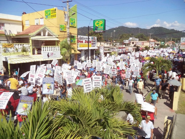 La gente de Bonao se pone de pie en apoyo a extracción minera en Loma Miranda