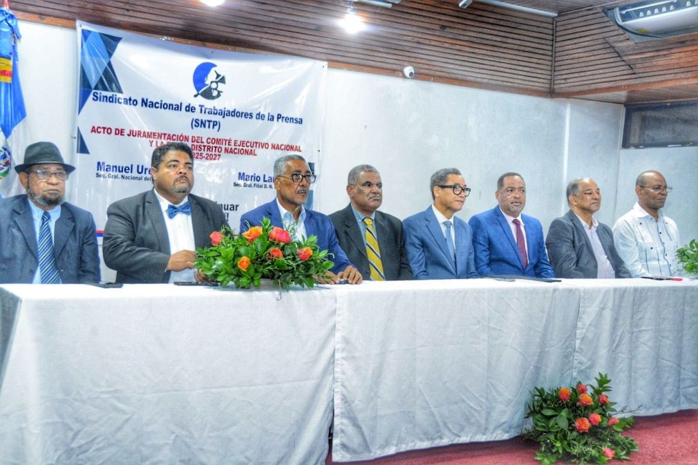 Manuel Ureña y Mario Lara son juramentados secretario general nacional y del Distrito Nacional del SNTP 2025-2027.