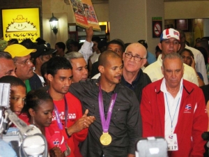 Pueblo dominicano recibe a sus héroes olímpicos