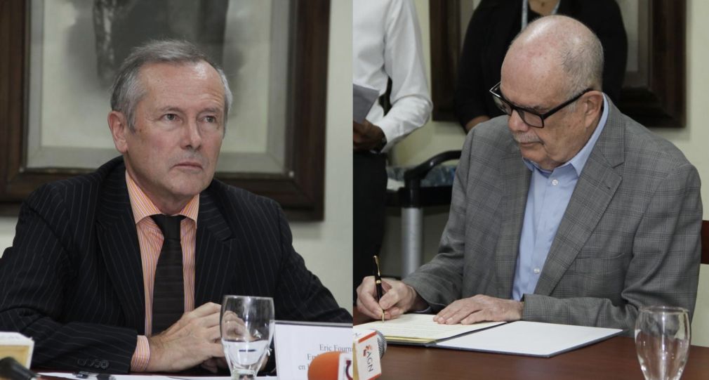Eric Fournier, Embajador de Francia en República Dominicana y Roberto Cassá, director del Archivo General de la Nación.