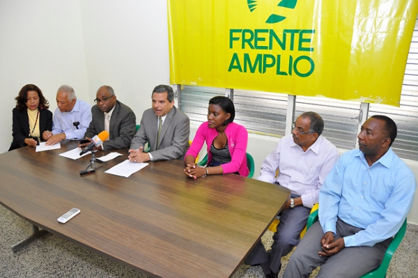 Frente Amplio criticó Presidente Danilo Medina no aumentó salario al sector público