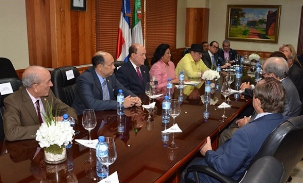 Parlamentarios y empresarios italiano visitaron el Senado de República Dominicana y su presidente Cristina Lizardo, abogó en reunión por apertura de la Embajada de Italia en el país.