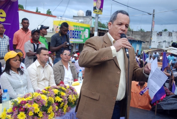 Ex -alcalde promete sacar de la pobreza sector La Victoria e impulsar la economía