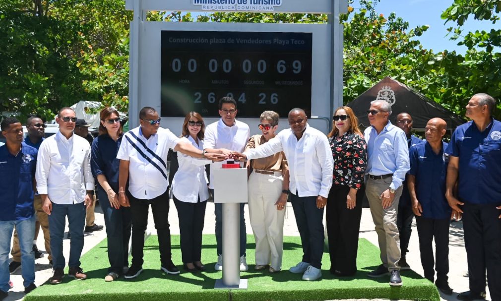 David Collado dejó iniciada la construcción de la plaza de vendedores en playa Teco de Maimón, Puerto Plata, con una inversión superior a los $193 millones de pesos.