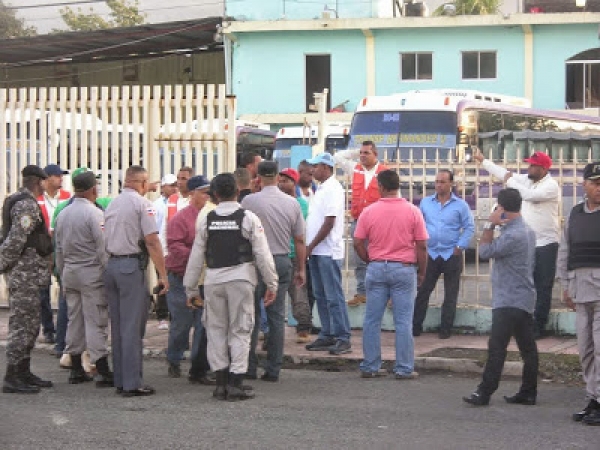 Bloquean transporte de la empresa Barrick Gold