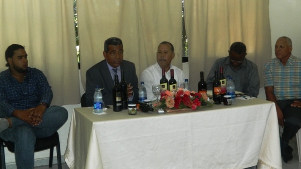 UASD apoyará productores de vino del Valle de Neiba