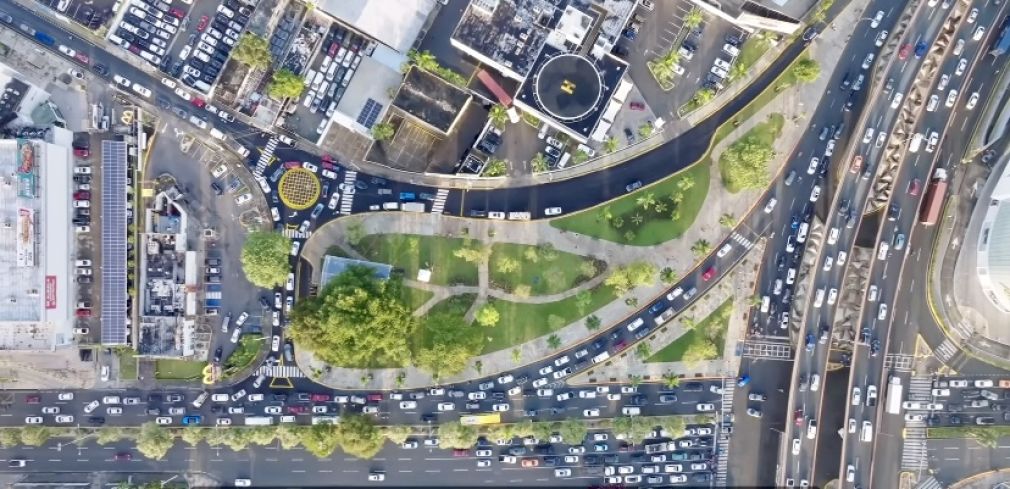 La alcaldesa Carolina Mejía y el Grupo Magna entregaron el nuevo parque ambiental Los Próceres.