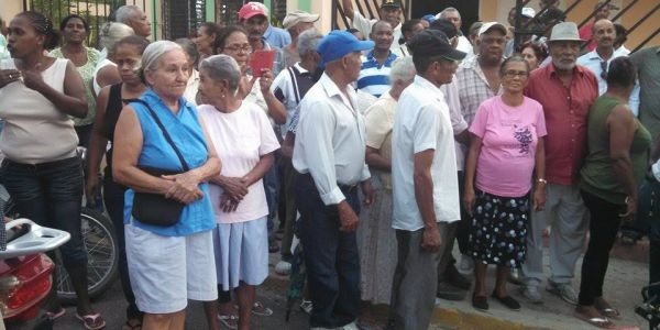 Organizaciones Loma de Cabrera amenazan con ocupación de oficinas de INAPA: