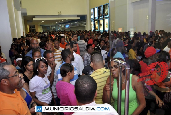 El público se volcó al cine para ver la nueva producción dominicana &quot;Vamos de Robo&quot;.