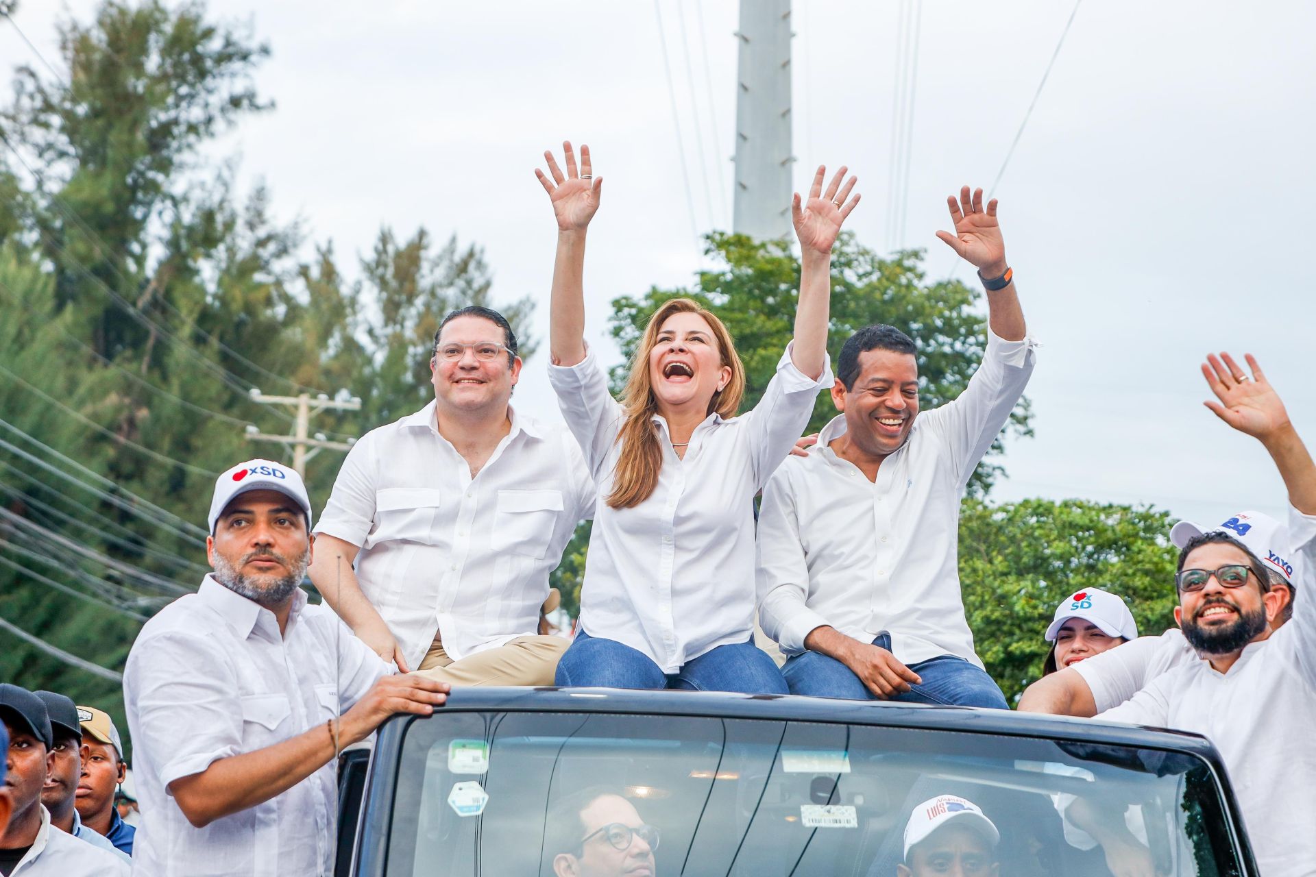 Carolina Mej a encabeza caravana en circunscripci n 1 del DN