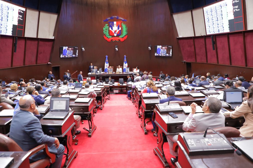 Además, los diputados aprobaron otro grupo de resoluciones.