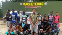 Dominicanos es detenido por el ejército traficando un grupo de haitianos.