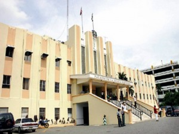 Edificio de la Policía Nacional en Santo Domingo.