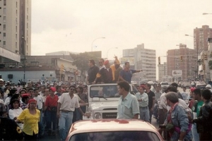 Chávez salió de la cárcel de Yare el sábado 26 de marzo de 1994. 