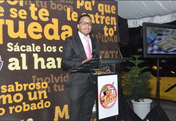 Wilbert Leclerc, gerente de Recursos Humanos del establecimiento ofreció el discurso principal de la noche.