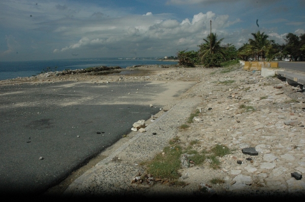 En el Paseo Marítimo 30 de Mayo serán construidos parqueos que alojarán más de 200 vehículo.