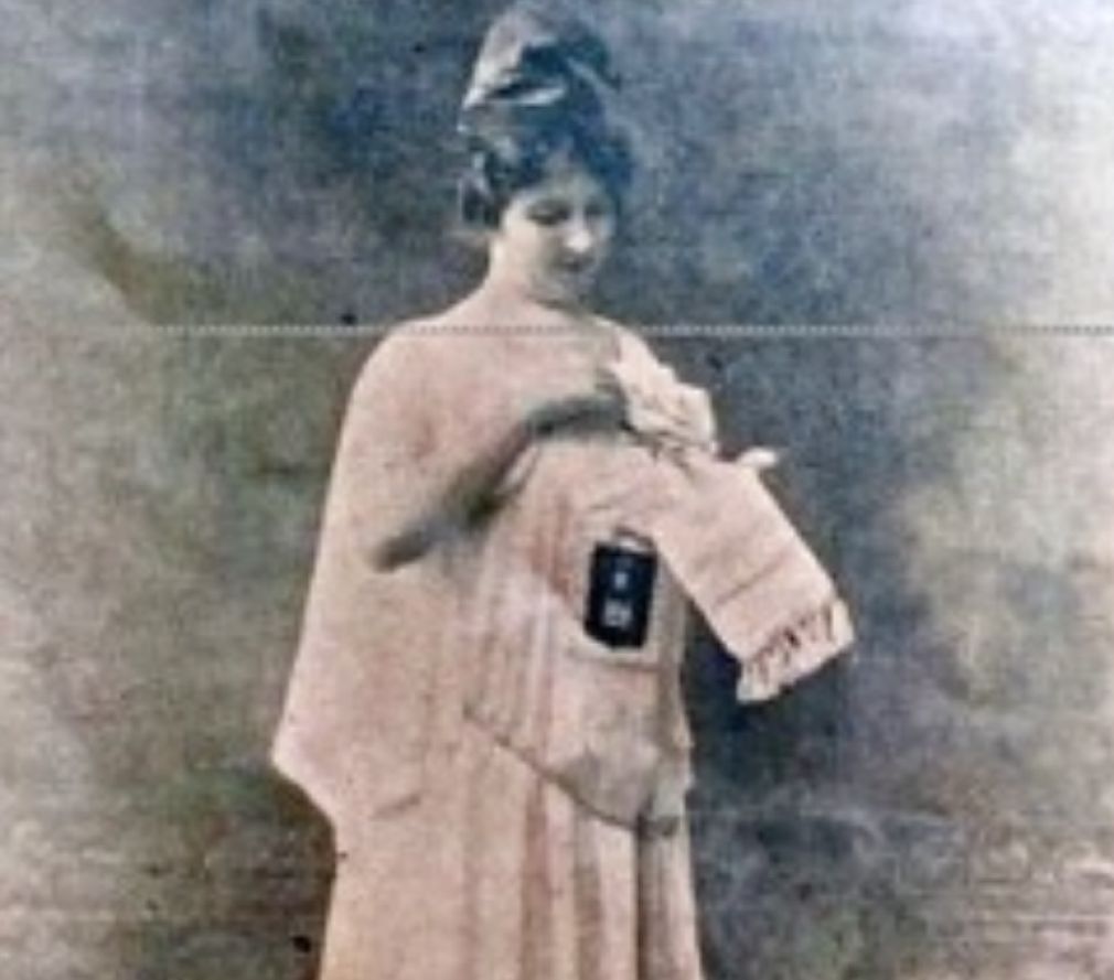 María Electa Stefani Espaillat, primera cineasta dominicana.  Su nombre y obra aun no reciben el recuerdo y homenaje que merece. Foto de ponencia Edwin Espinal Hernández, ante III Congreso Nacional de Cine DGCINE 2020.