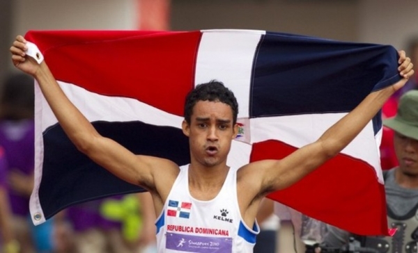 Luguelín Santos atleta dominicano quien ganó el primer lugar en Jamaica.