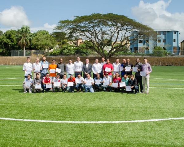 50 dominicanos completan cursos técnicos – teóricos en fútbol en Santiago: