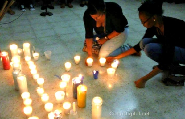 Encienden velas en Cotui pidiendo esclarecer muerte Victoriano Santos: 
