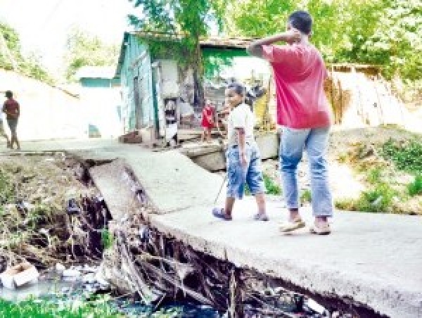Barriada Sedefir no aguanta el hedor de cañadas
