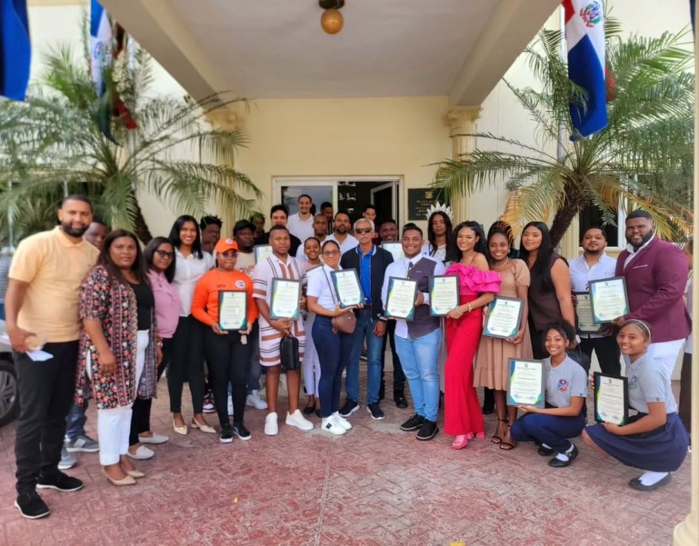 30 jóvenes de diferentes sectores fueron reconocidos por diversas causas. Imagen: Fuente Externa.