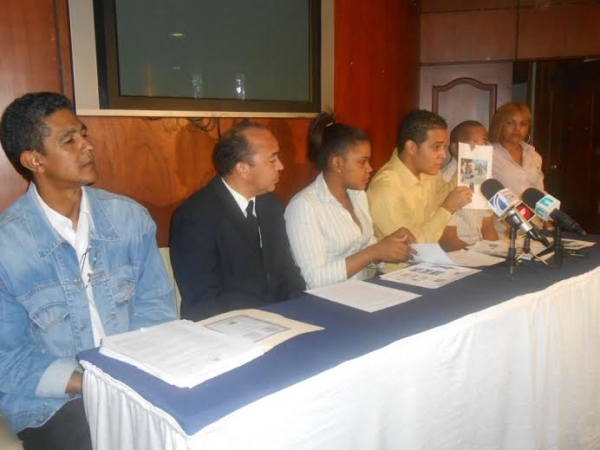Jóvenes reclaman desagravio por apresamiento injusto