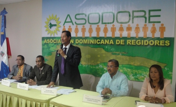 La actividad se llevó a cabo en un salón de la Federación Dominicana de Municipios (FEDOMU)