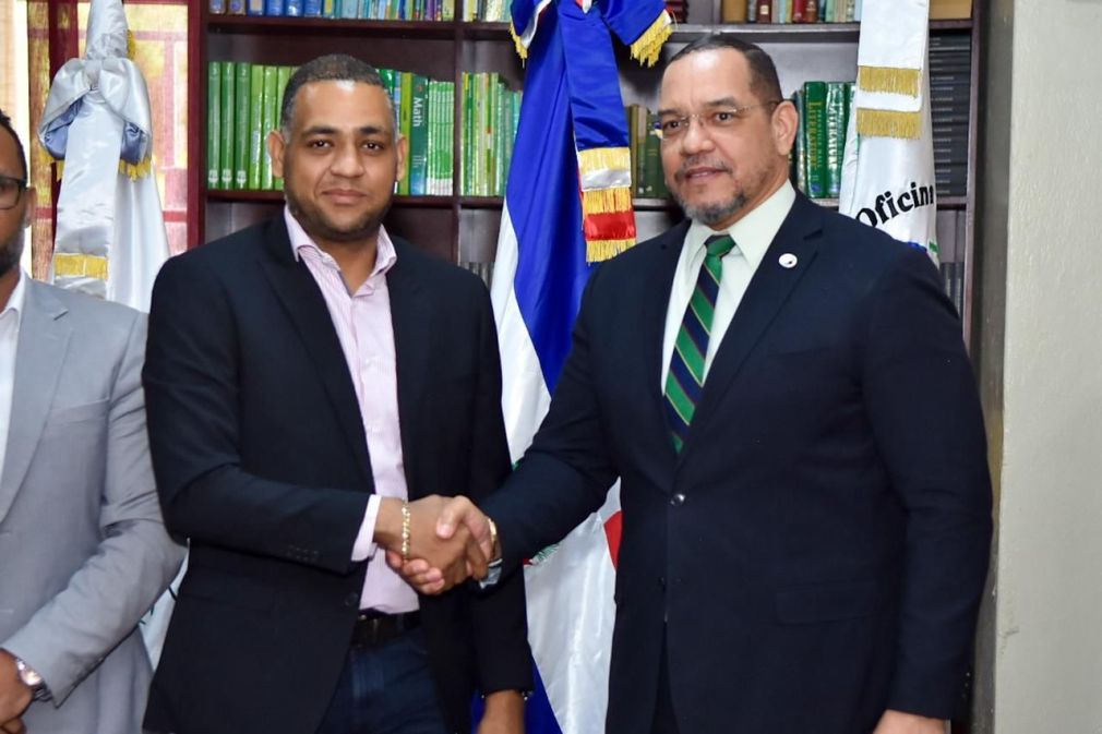 El documento fue rubricado por el alcalde Rafa Ortiz y Rodolfo Valentin Santos, director nacional de la ONDP.