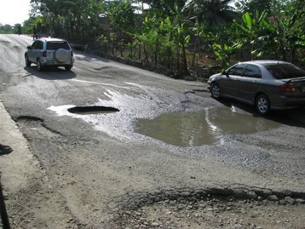 Gobernador de Espaillat verifica carretera Monte de la Jagua