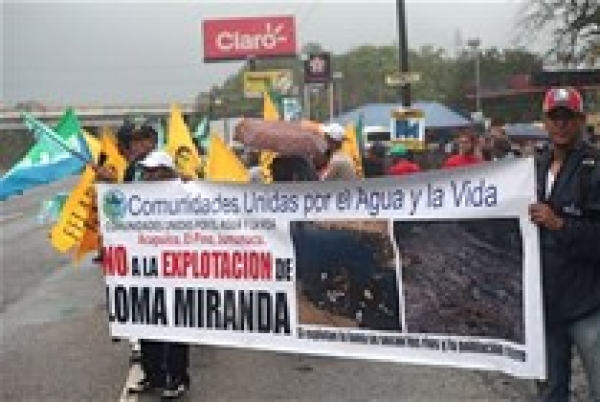 Protesta contra explotación minera de Loma Miranda
