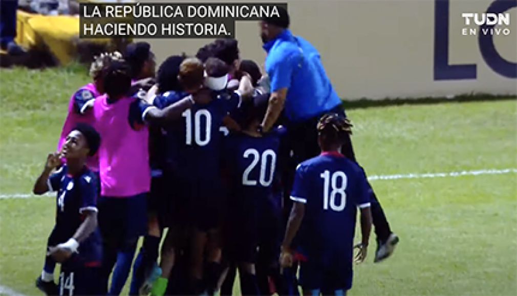 Equipo de la selección sub-20 de República Dominicana celebra su pase a los Juegos Olímpicos por su clasificación en la Confederación Norte, Centroamericana y del Caribe de Fútbol (Concacaf).