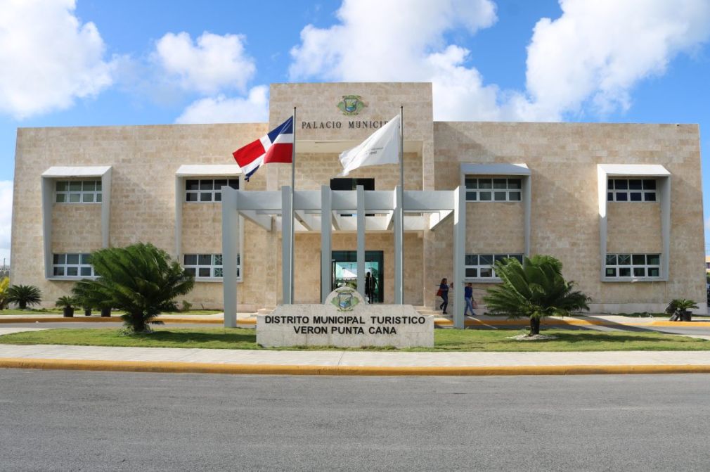 Para oficializar la ruptura del acuerdo, el distrito municipal de Verón Punta Cana notificó formalmente la decisión mediante acto de alguacil a la Alcaldía de Higüey.