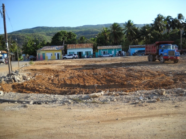 Inician destrucción de viviendas para construir escuela en barrio Villa Estela Brahona