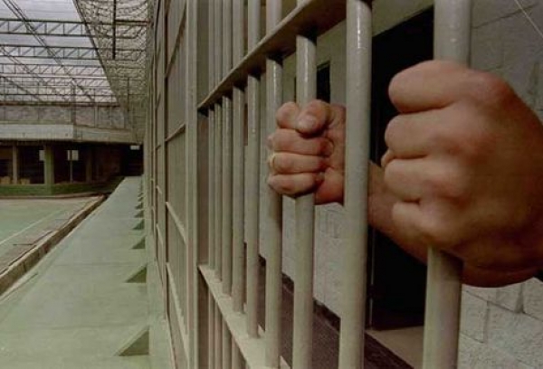 Apresados dos de cuatro presuntos delincuentes que robaron colmado en Santo Domingo Este