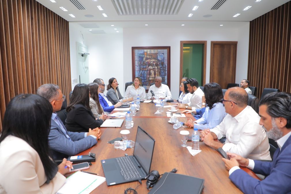  Diputados socializan con funcionarios de Medio Ambiente proyecto de ley sobre Cambio Climático en RD.