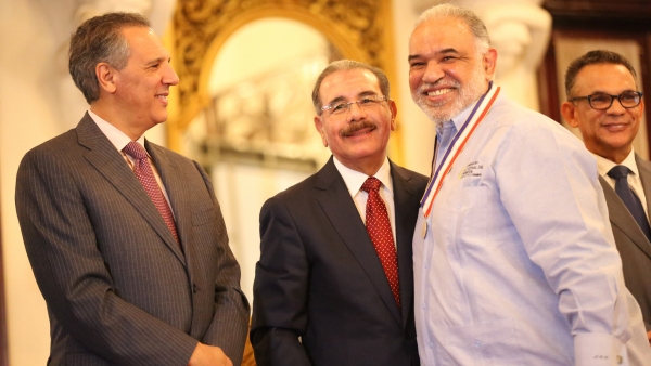Danilo Medina entrega Premio Nacional a la Calidad del Sector Público