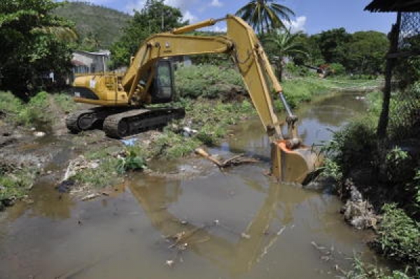 INDRHI inicia la canalización y protección del Riíto en La Vega